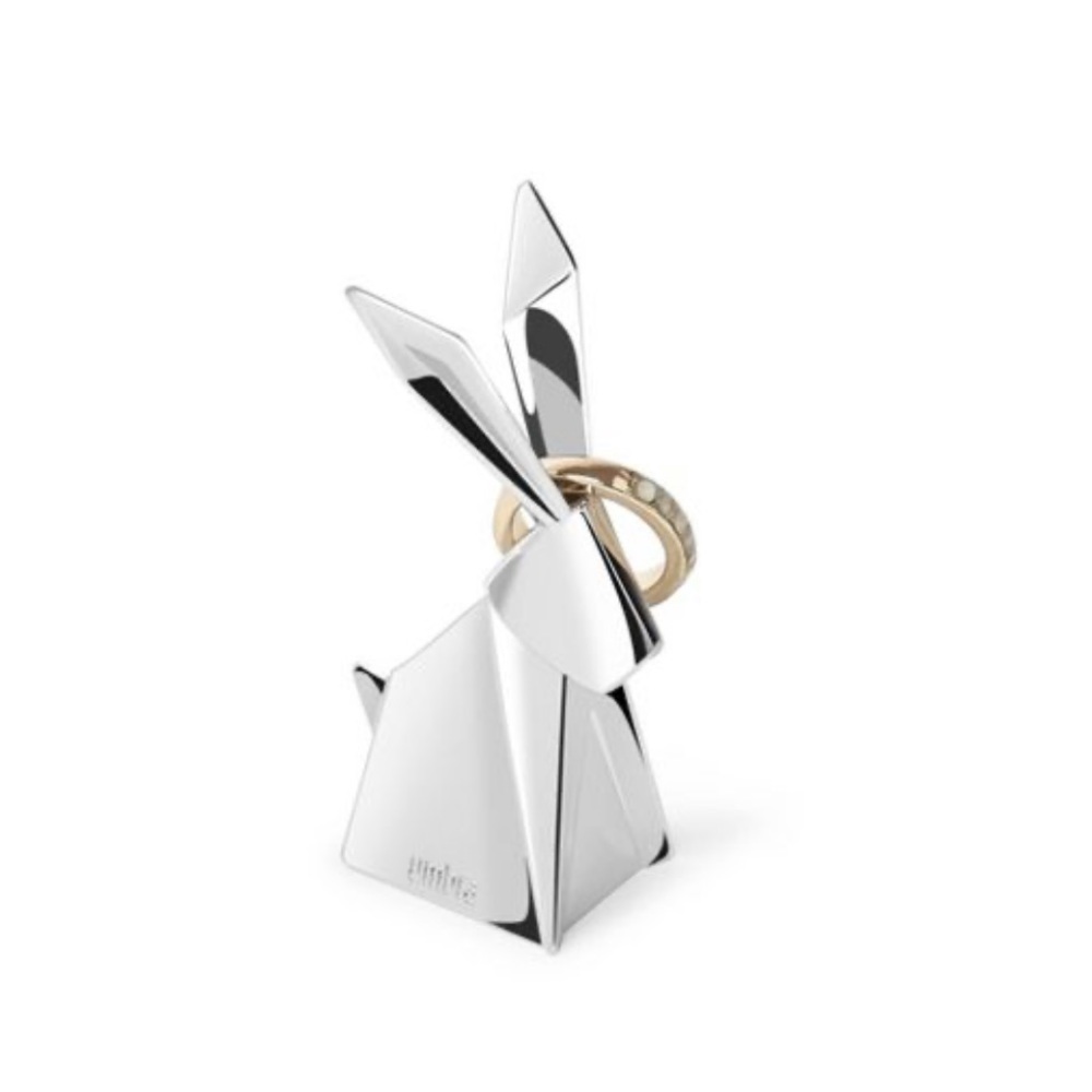 Origami bunny ring holder